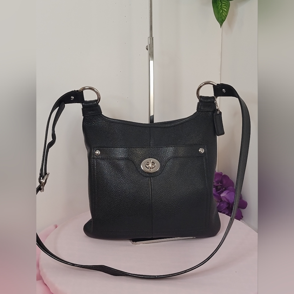 EUC Coach Pebble leather Crossbody bag